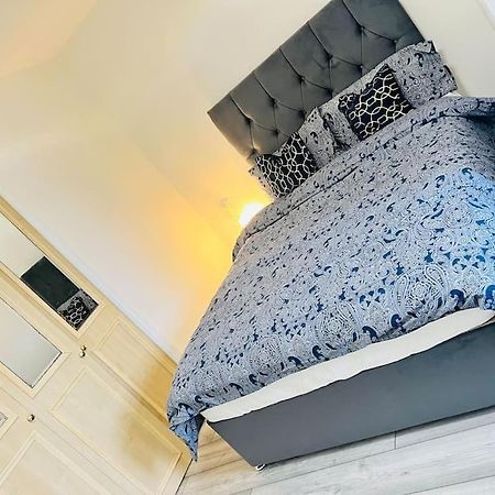 Superb 2 Bedroom Apartment With Free Parking Edinburgh Exterior foto