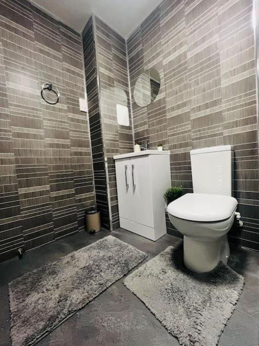 Superb 2 Bedroom Apartment With Free Parking Edinburgh Exterior foto
